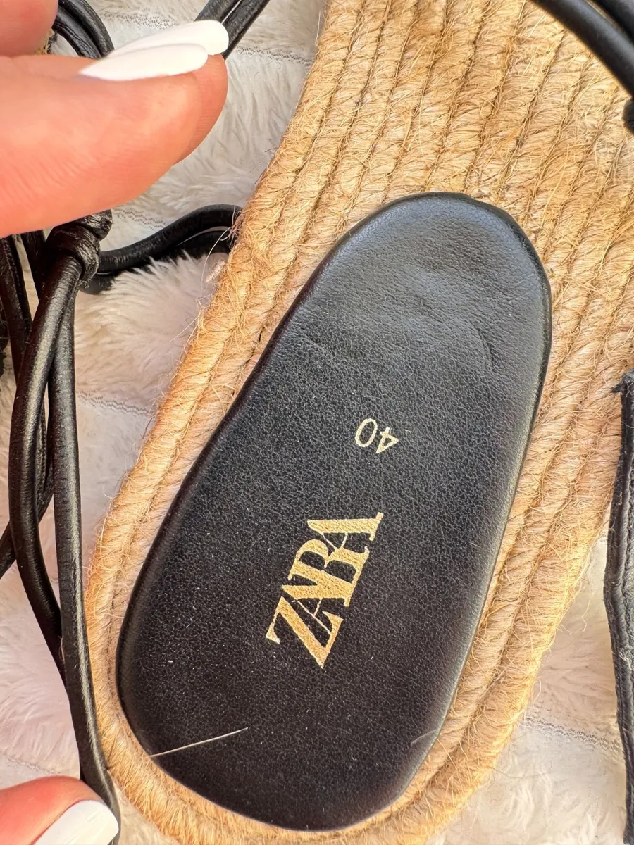 Zara sandals women narrow feet Size 40 Please see - Image 4