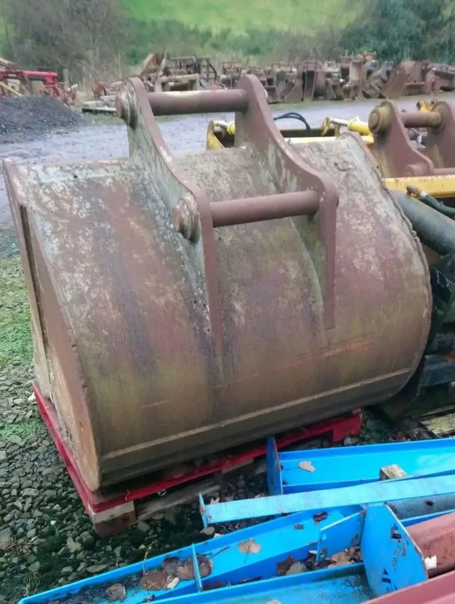 13 TON DIGGER BUCKET ( 60mm pins ) - Image 2