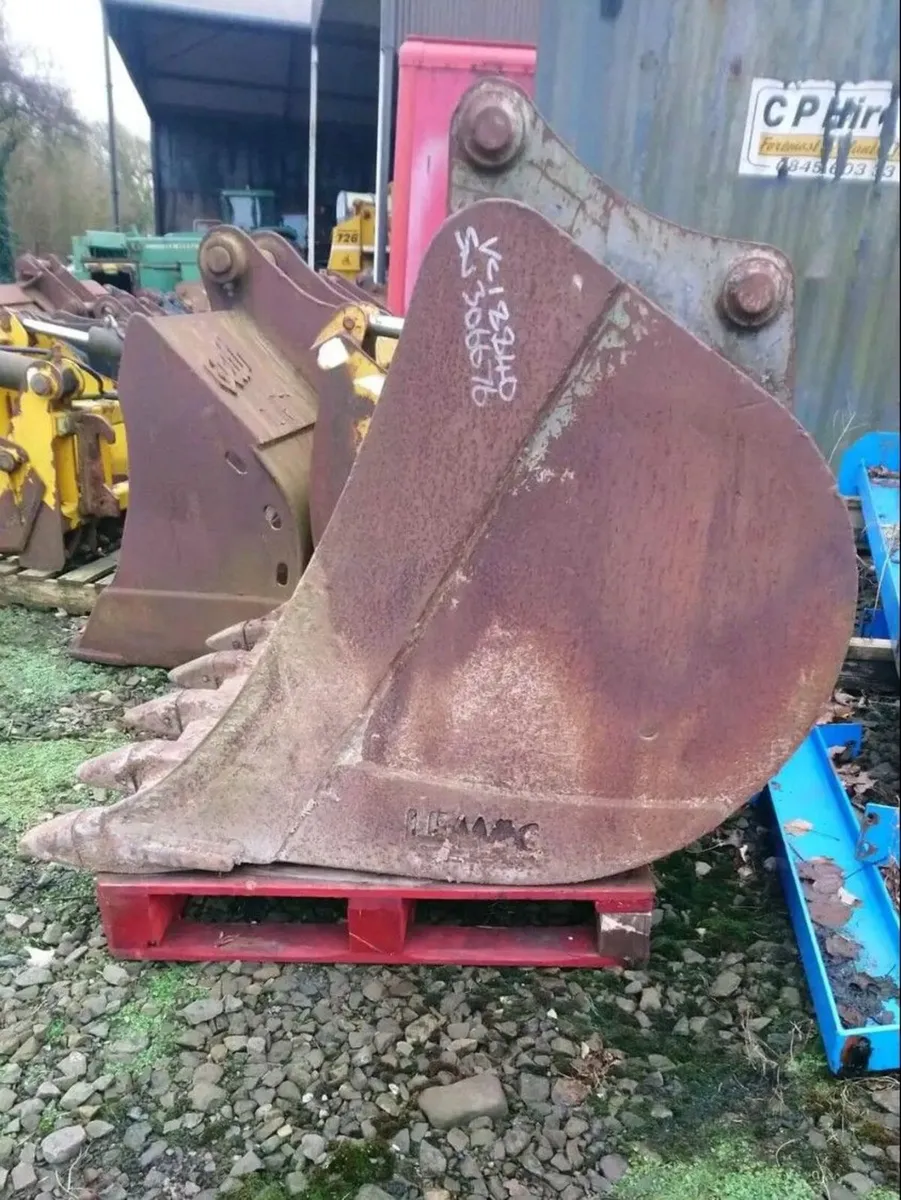 13 TON DIGGER BUCKET ( 60mm pins ) - Image 3