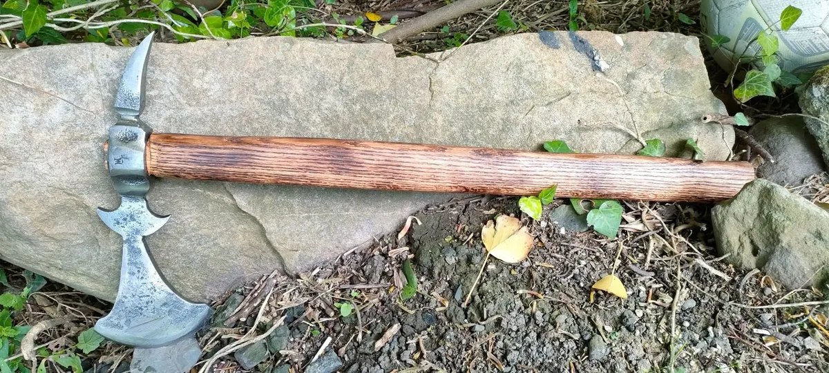 Hand forged battle axe - Image 3