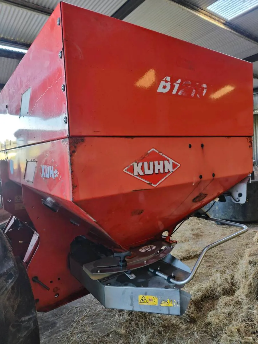 Kuhn 2 bag+ extension Fertiliser Spreader - Image 2