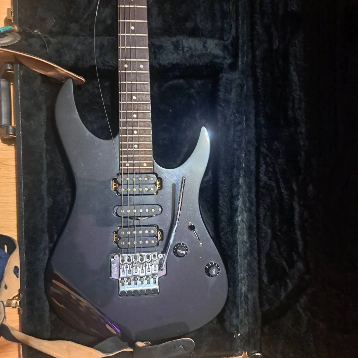 Yamaha electric guitar - Image 2