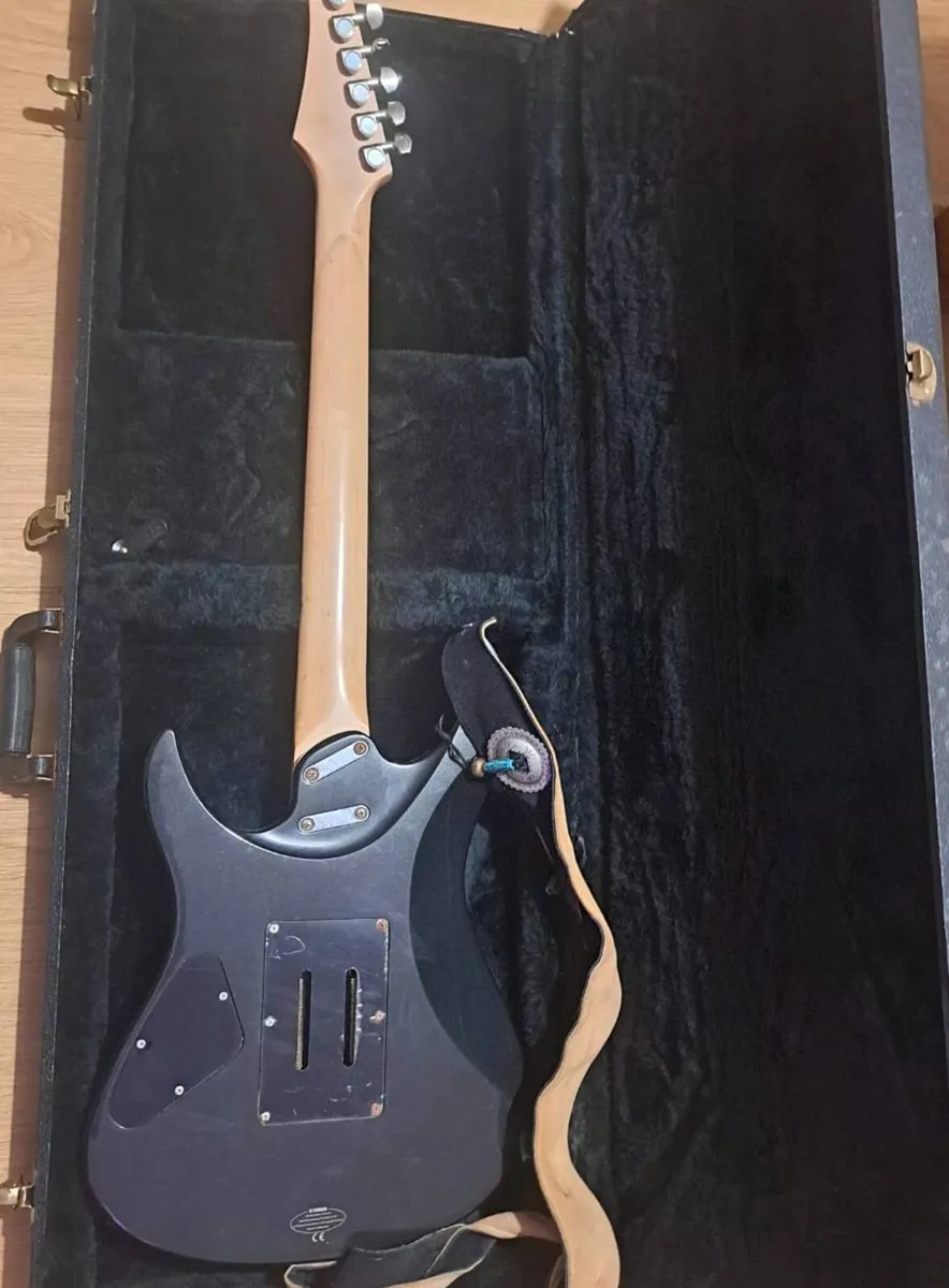 Yamaha electric guitar - Image 4