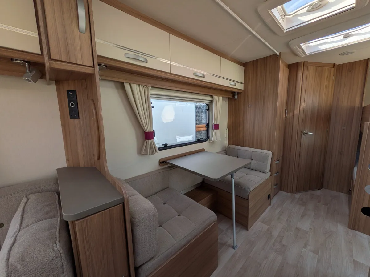 2018 Lunar Quasar 586 – Premium 6 Berth - Image 4
