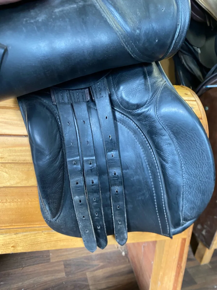 17” WIDE Hilton black Leather saddle - Image 2