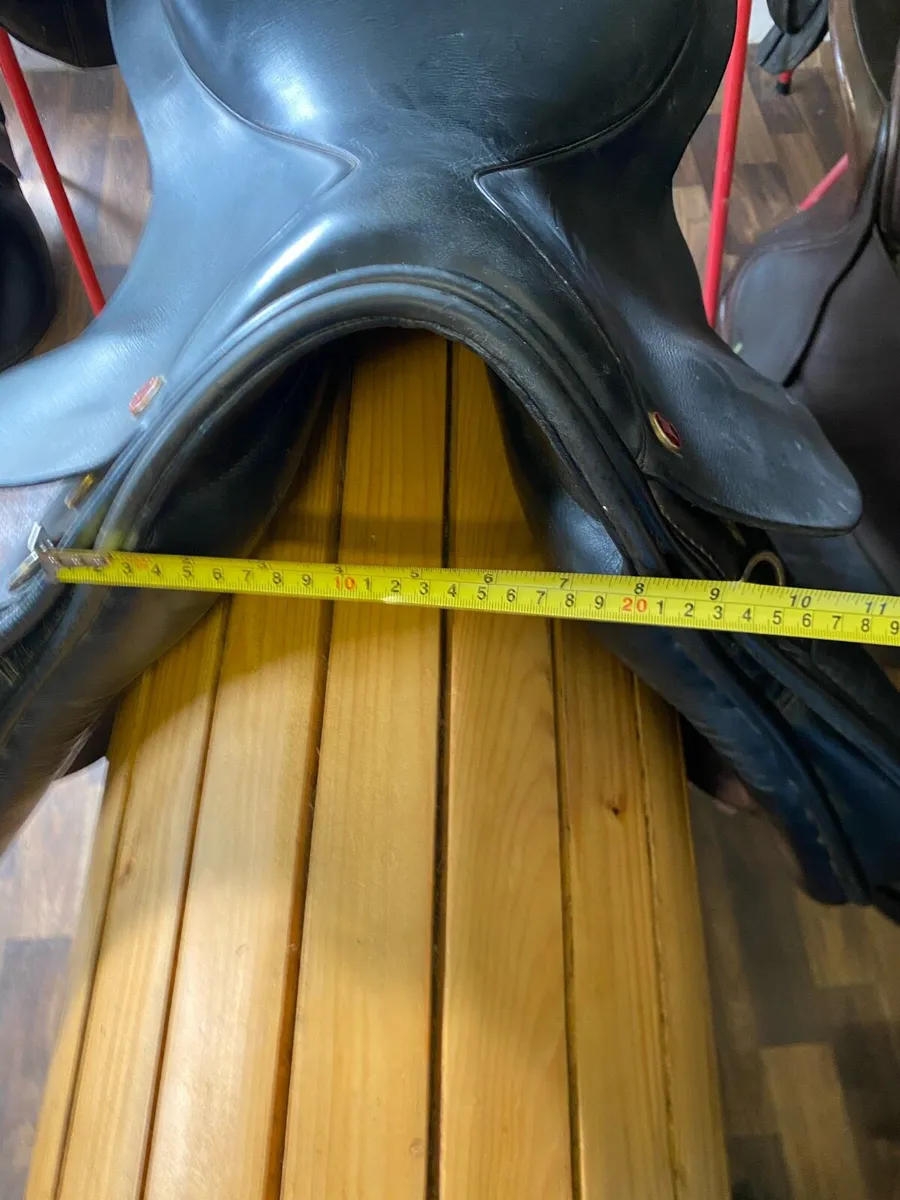 17” WIDE Hilton black Leather saddle - Image 3