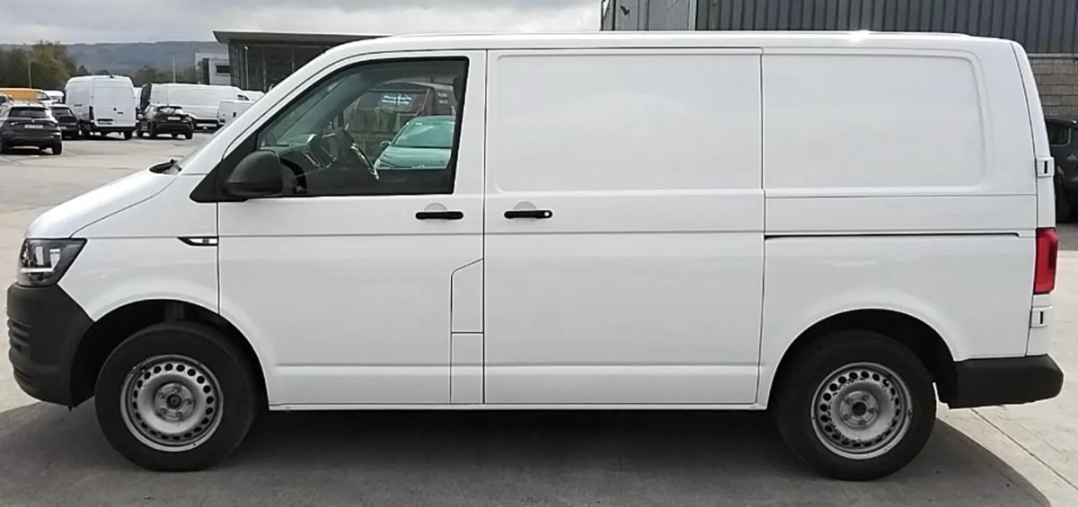 2019 Volkswagen Transporter / Automatic - Image 2