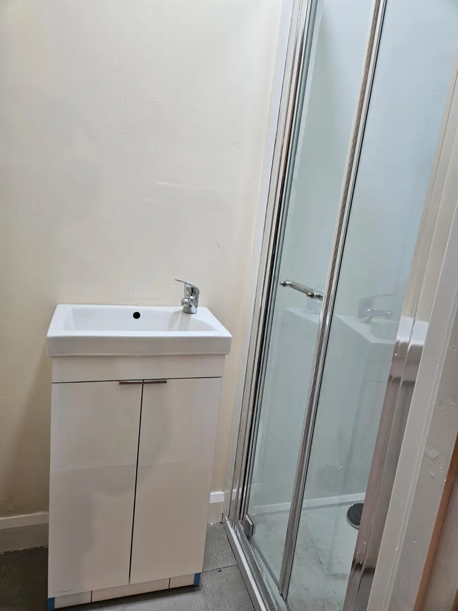 Studio.. Suits Single Person - Image 1