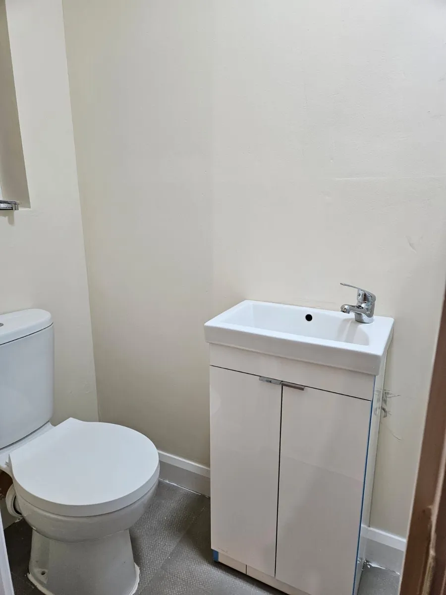 Studio.. Suits Single Person - Image 2