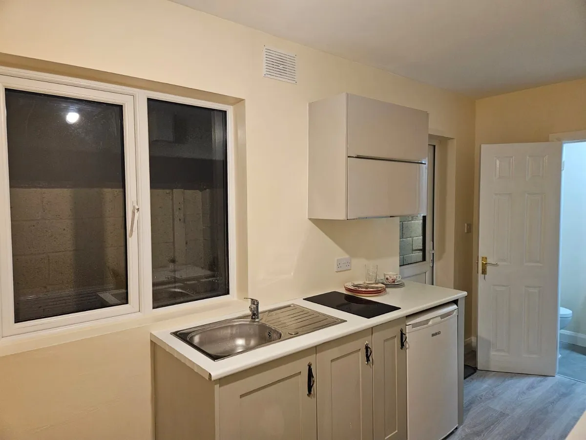 Studio.. Suits Single Person - Image 4