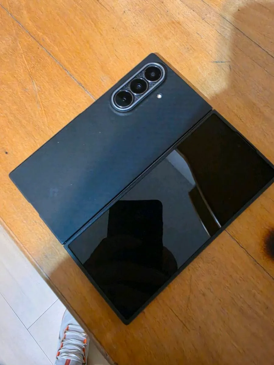 Samsung Fold 7 black 512GB - 6 months - Image 3