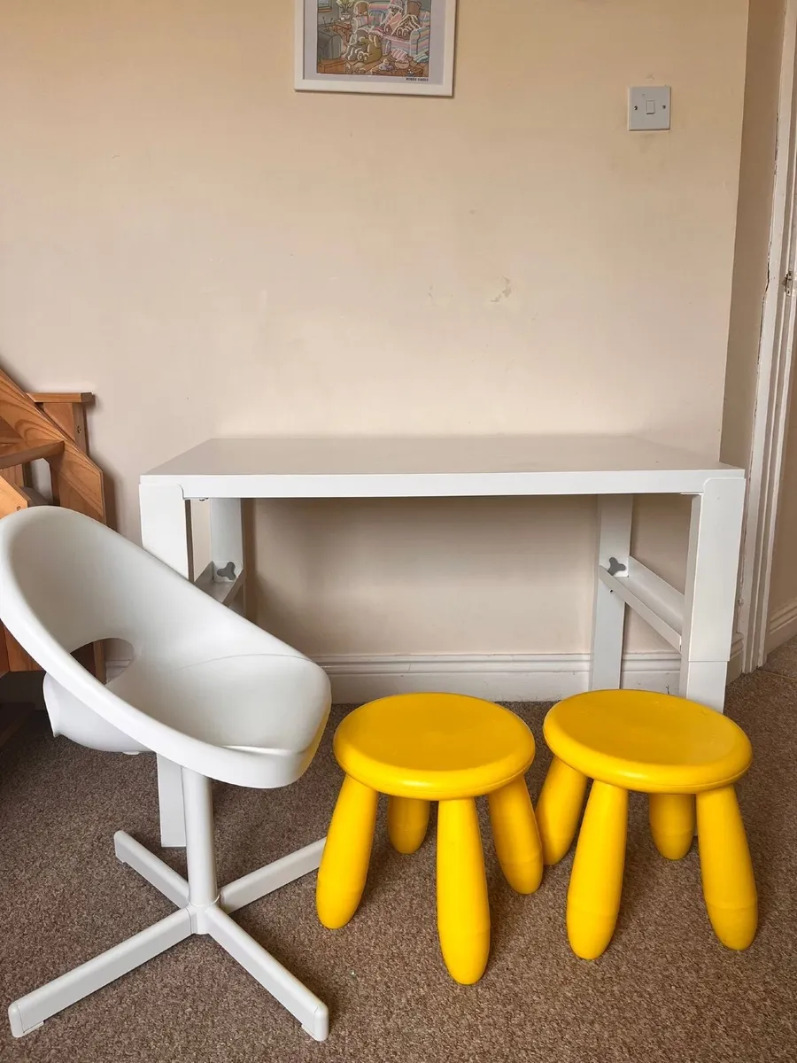 Kids desk/table + working chair + 2 play chairs