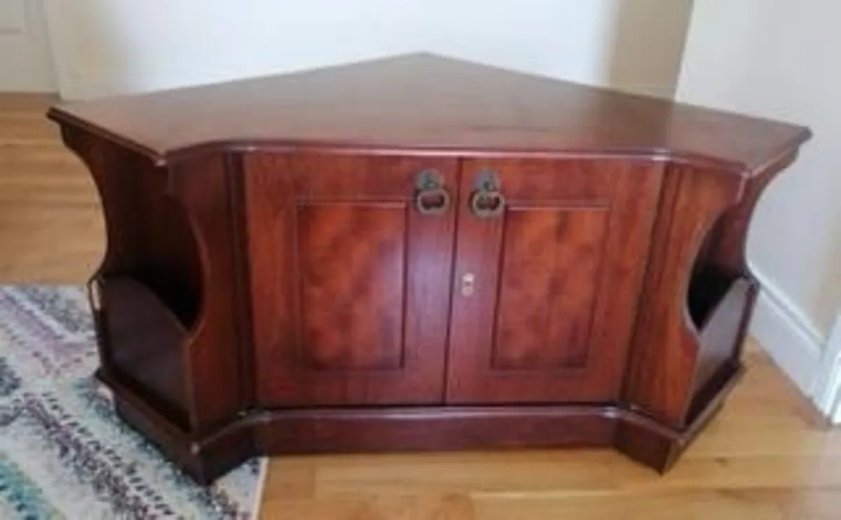 Television unit - Image 1