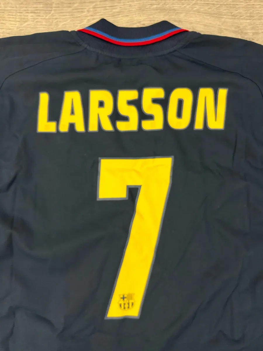 Vintage 2002 Barcelona Away Henrik Larsson Shirt - Image 2