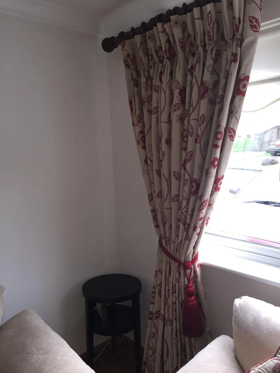 Curtains & cushions - Image 3