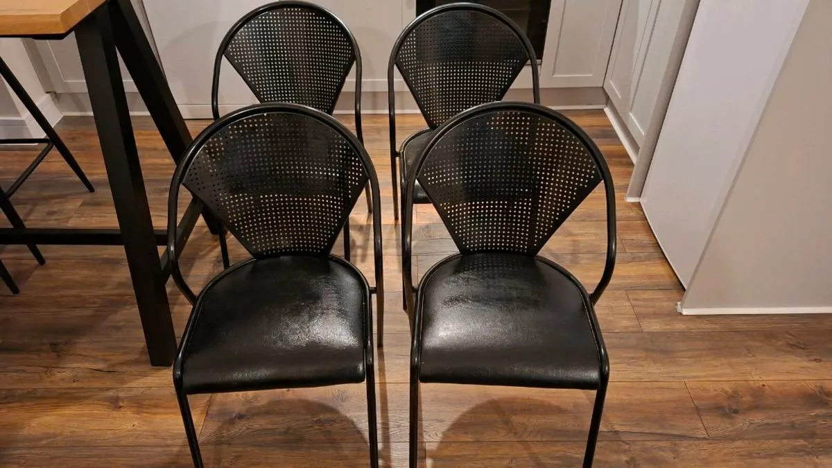 4 padded metal dining chairs - Image 1