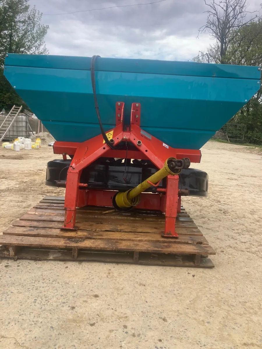 Fertiliser spreader - Image 4
