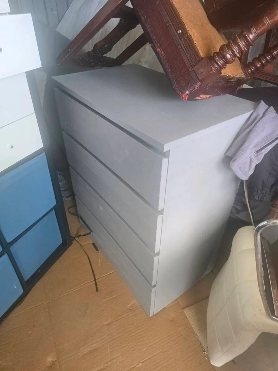 Chest of drawers - Image 1