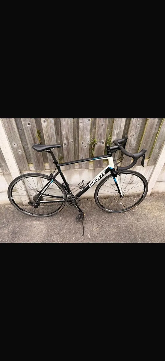 Giant road bike - Image 1