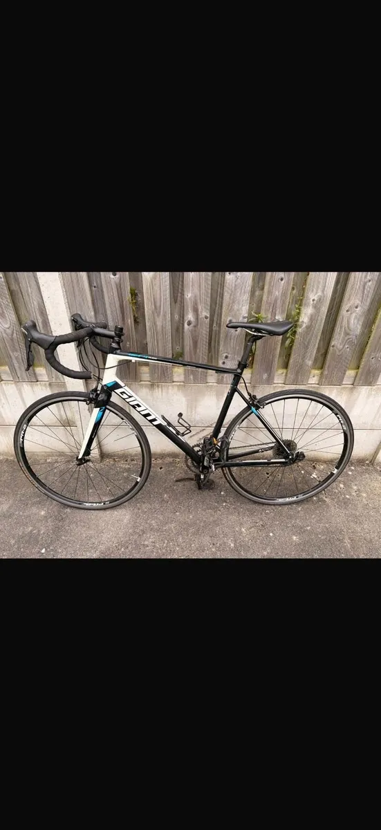 Giant road bike - Image 2