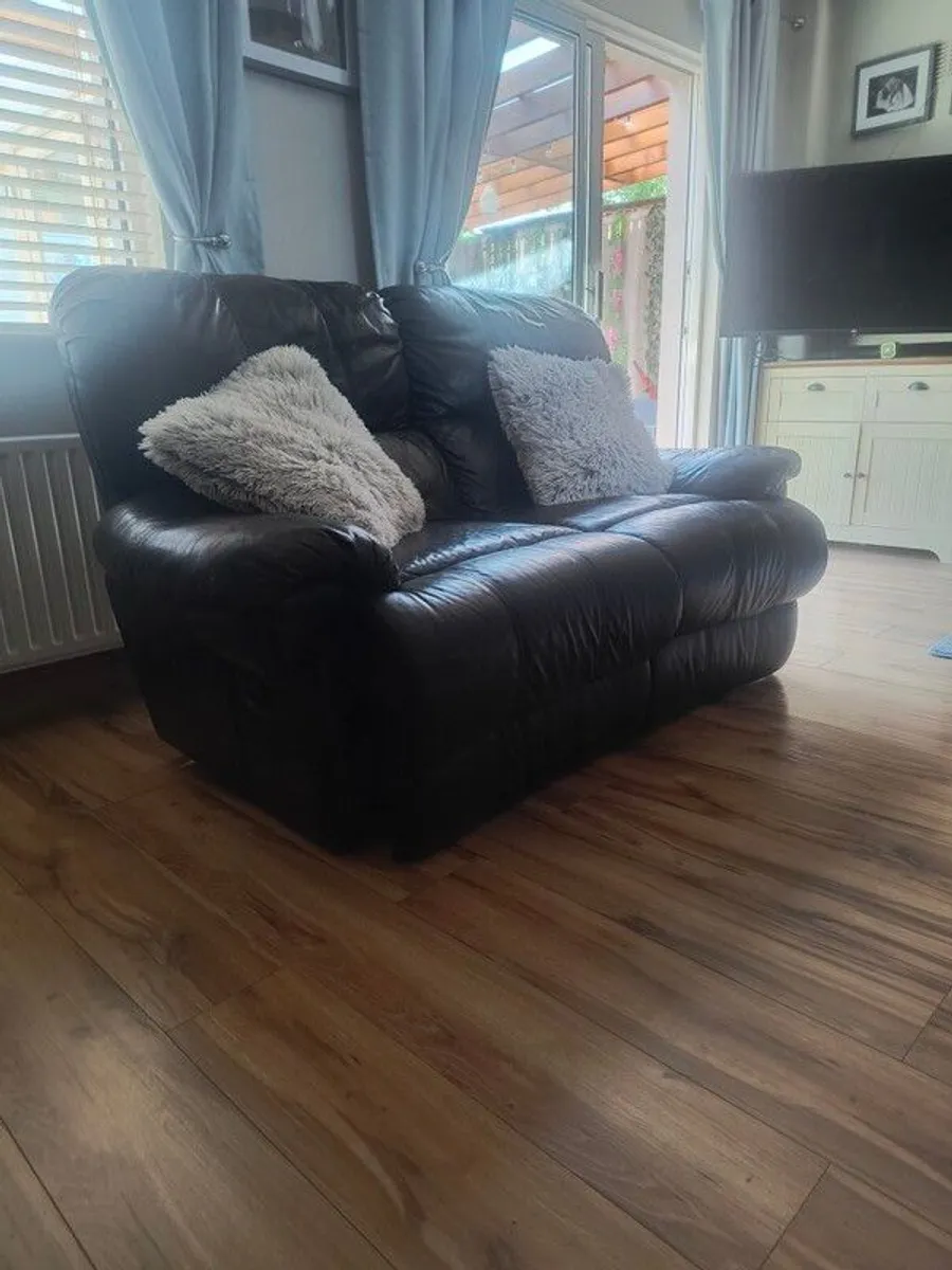 leather 3 seater and 2 seater - Image 2