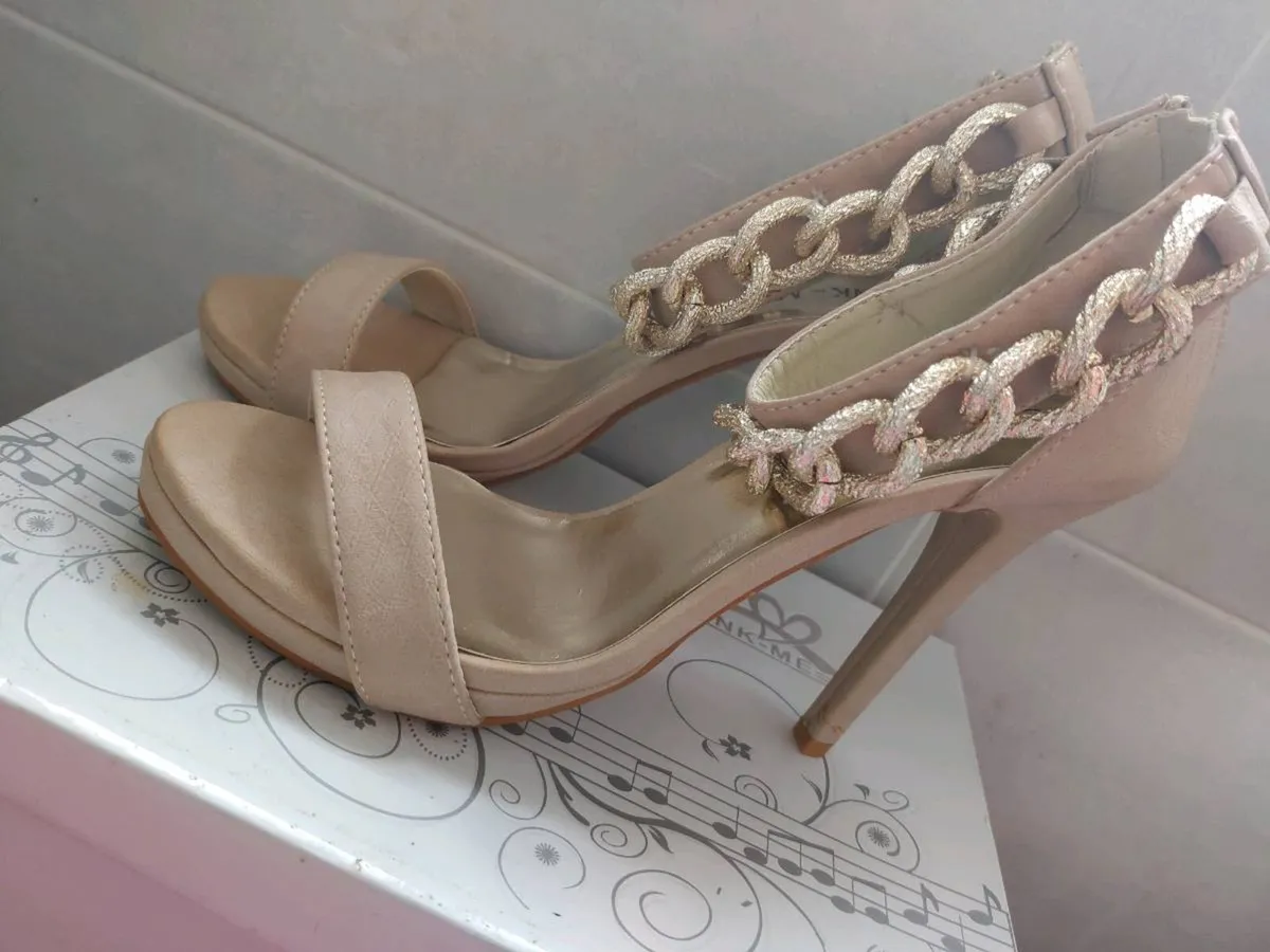 Beige heels with Gold chains size 39 - Image 1
