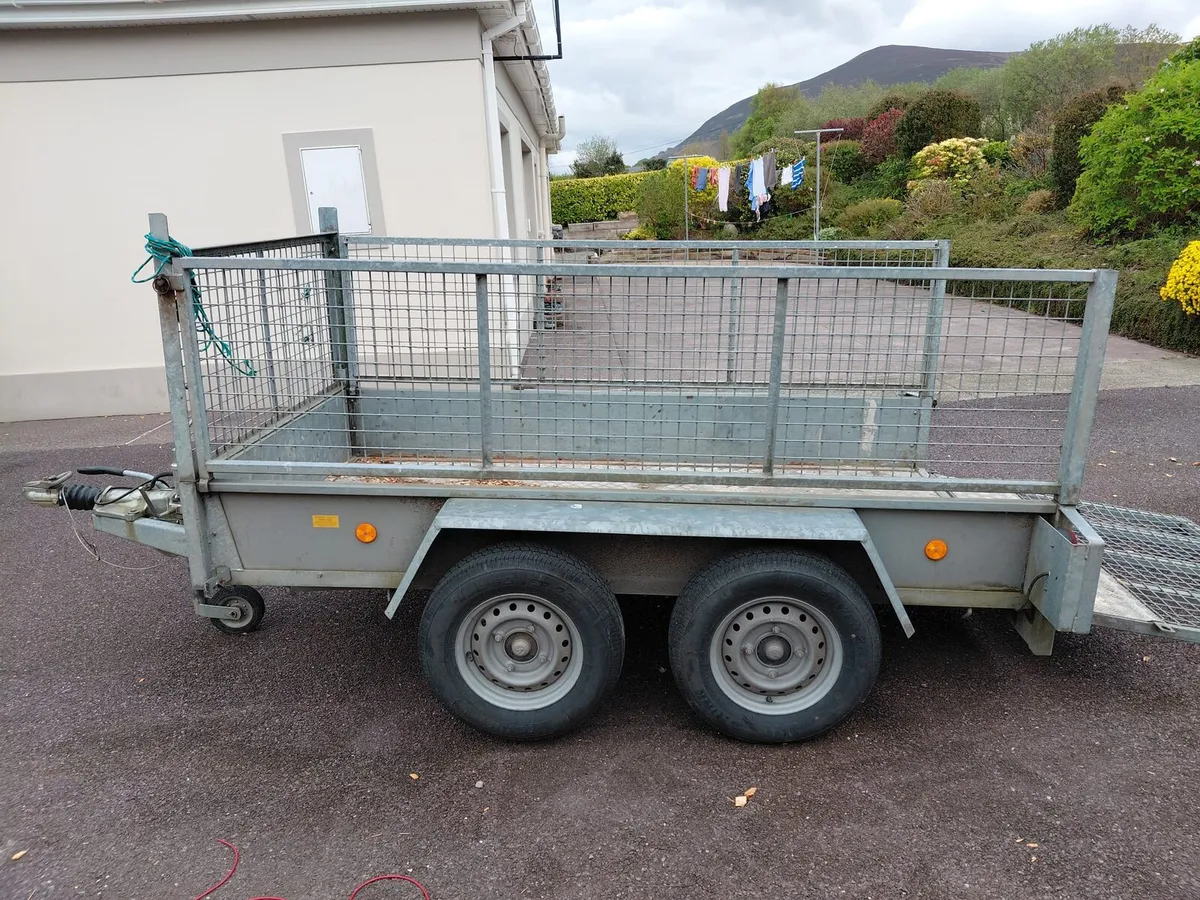 Trailer - Image 1