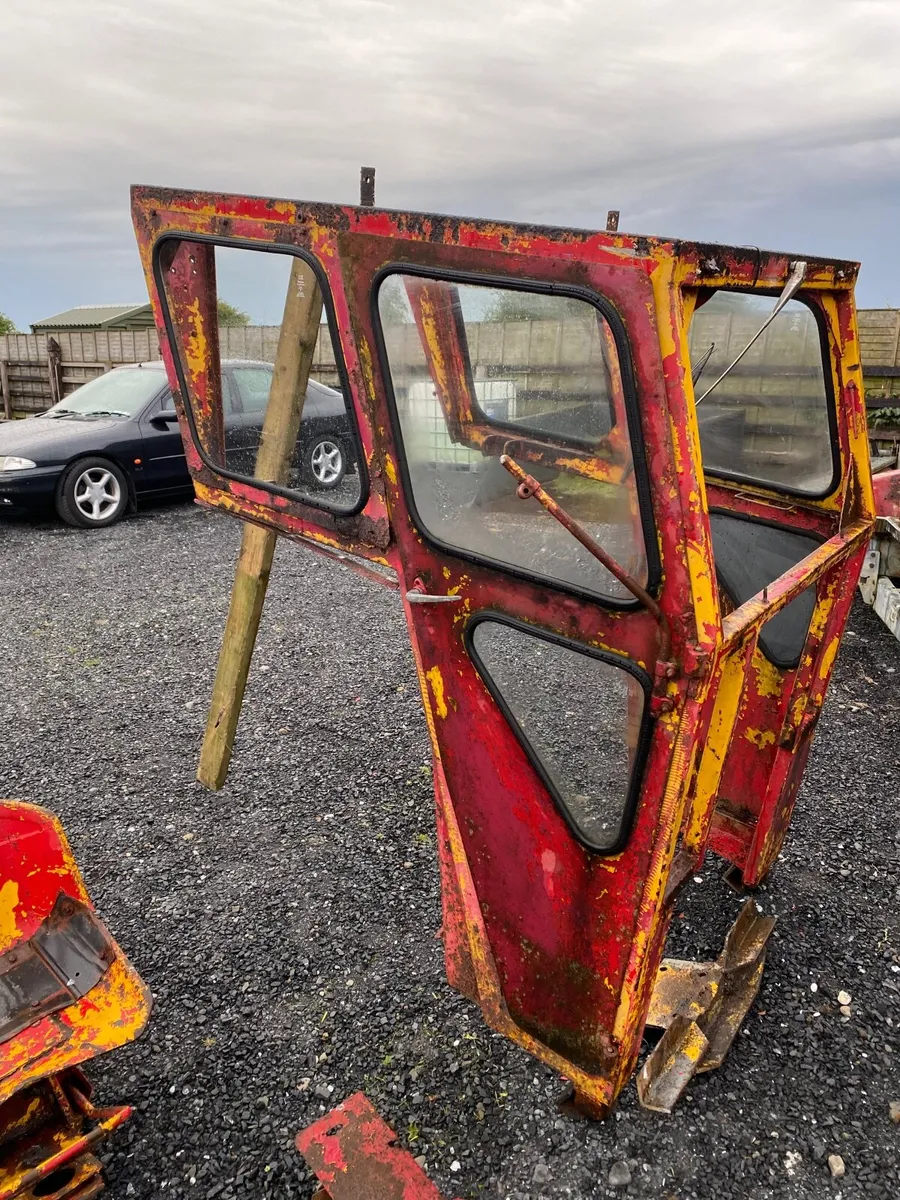 Massey Duncan cab. - Image 3