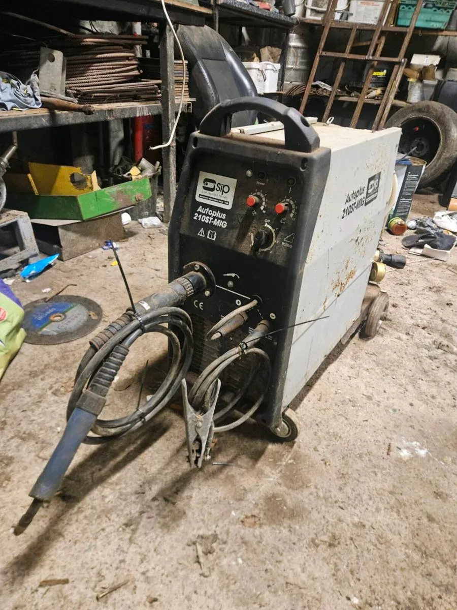 MIG Welder - Image 1