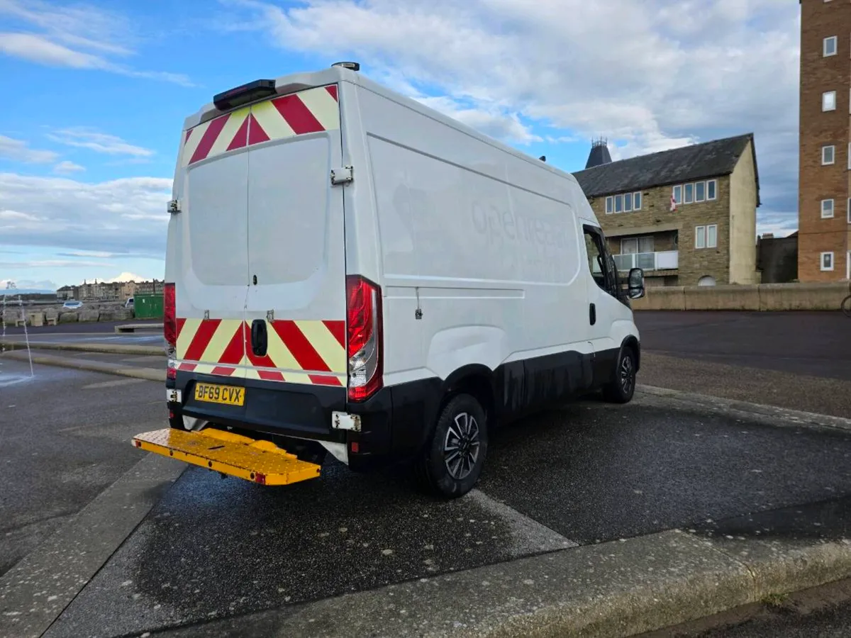 Iveco daily workshop utility van - Image 4