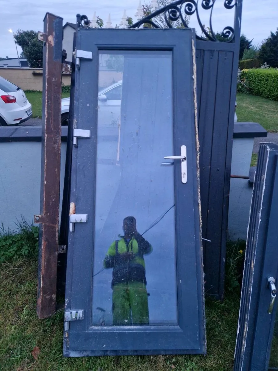 Window and door - Image 1