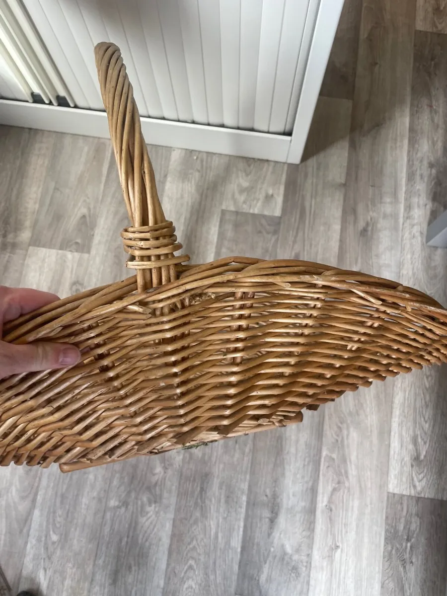 Large Wicker basket - Image 3