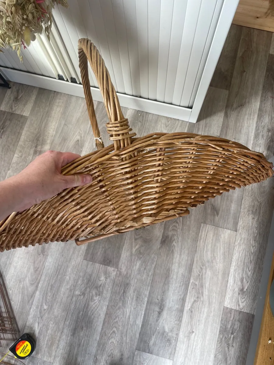 Large Wicker basket - Image 1