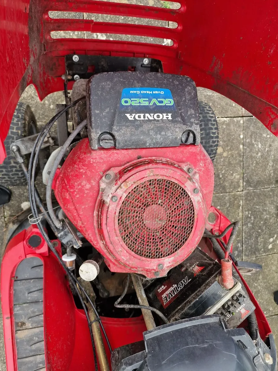 Honda HF2315 2004 Ride on - Image 2