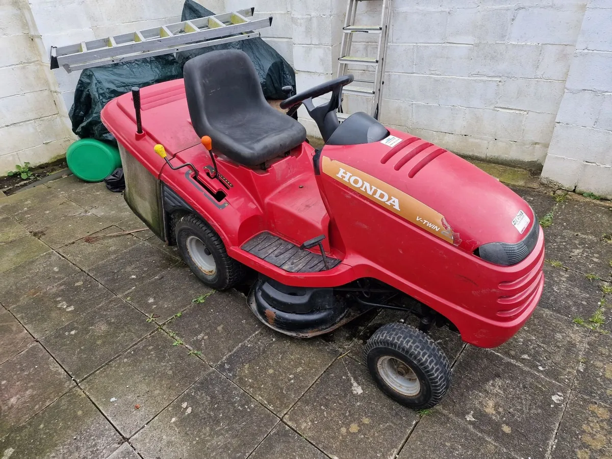 Honda HF2315 2004 Ride on - Image 3