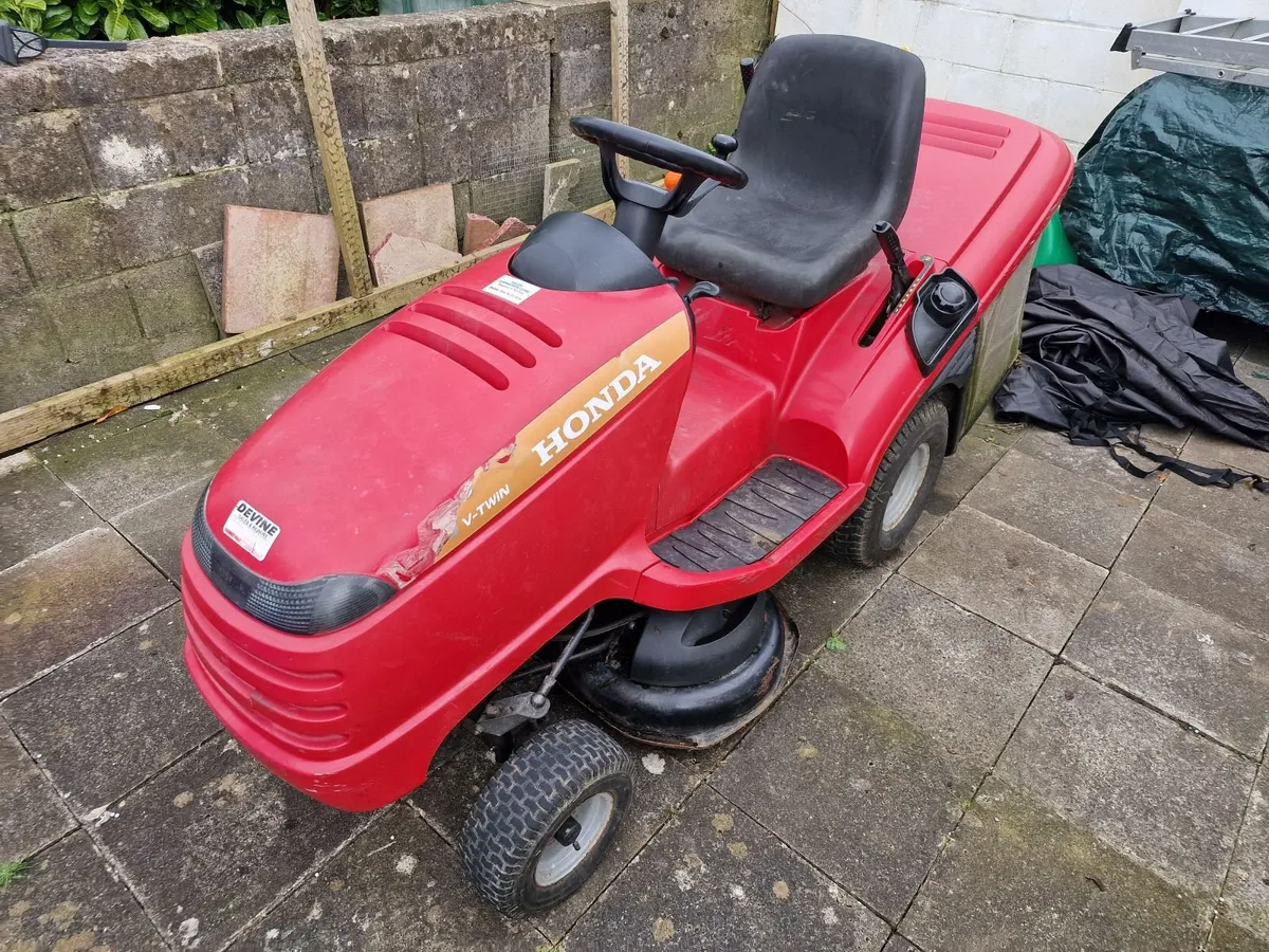 Honda HF2315 2004 Ride on - Image 1
