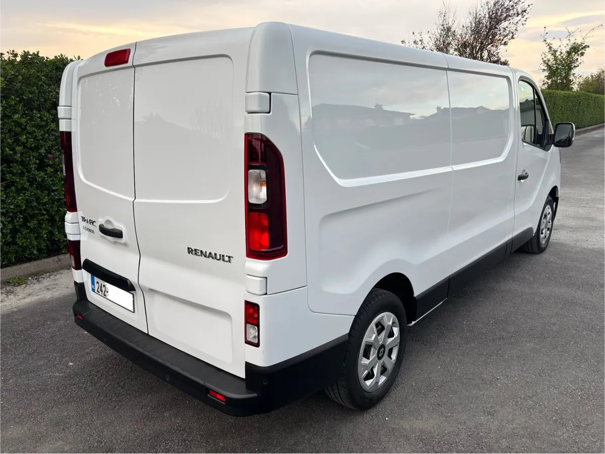 (242) Renault Trafic Advance 2024 New Model - Image 4