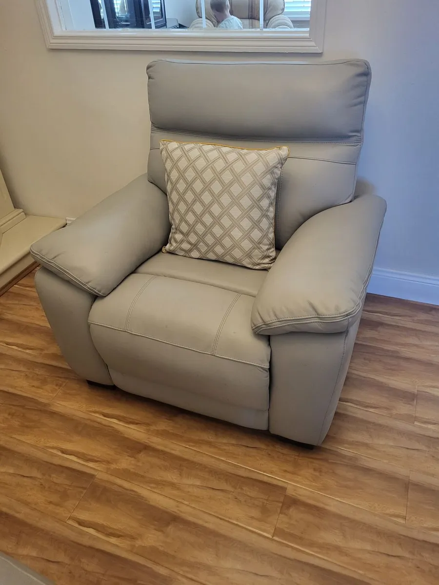 3 piece leather sofa - Image 2