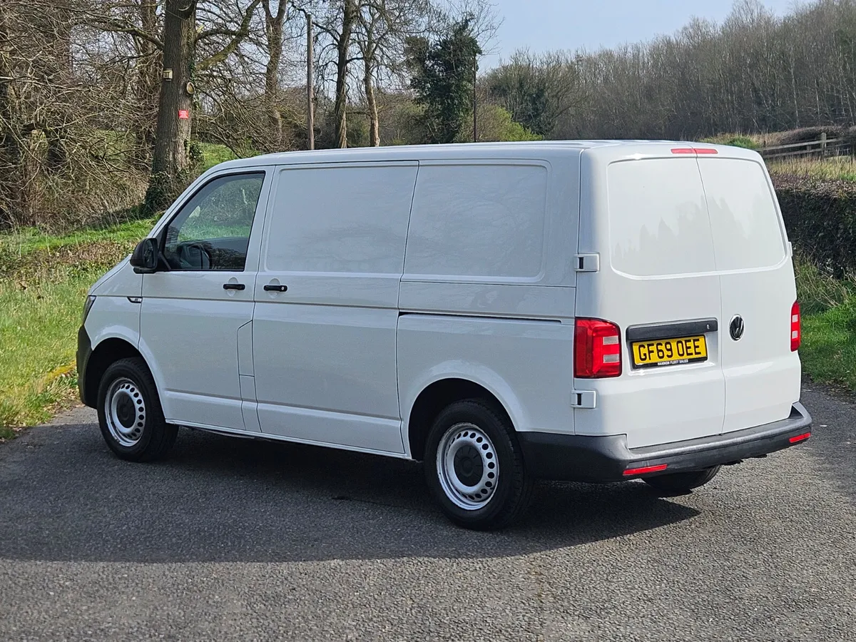 Volkswagen Transporter 2019 - Image 2