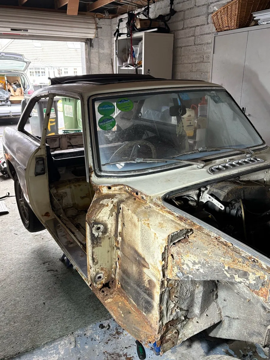 MGB GT - Image 2