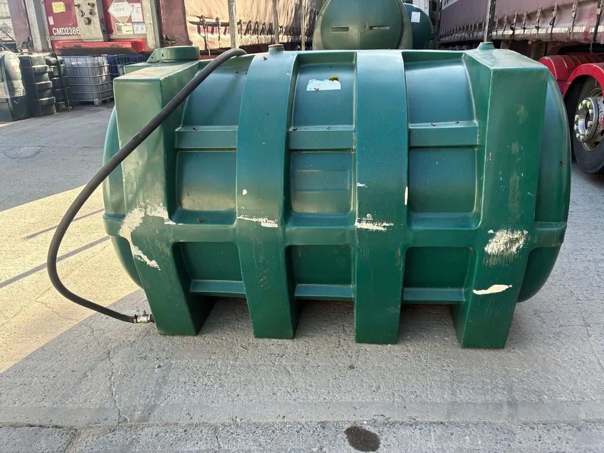 Oil tank - Image 1