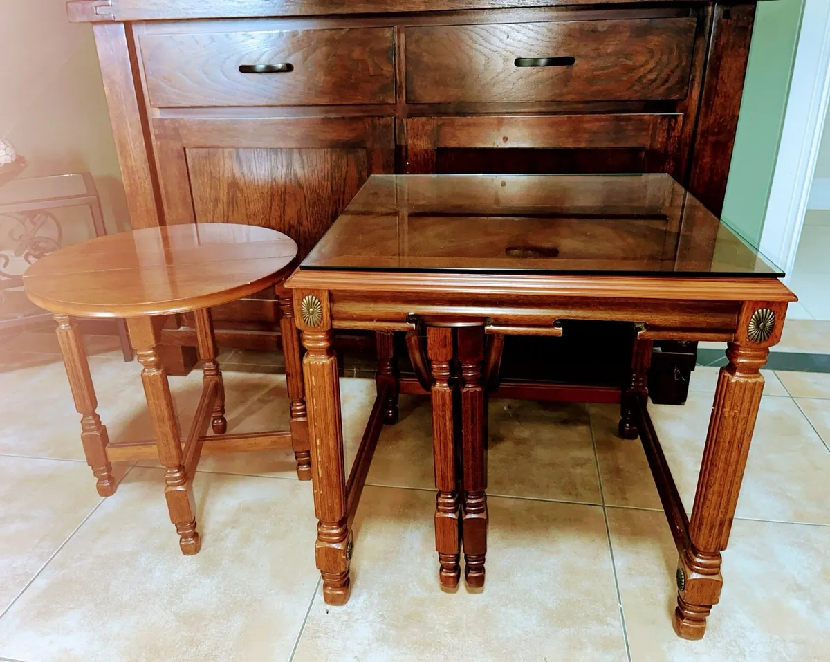 Vintage nest of tables with glass top - Image 2
