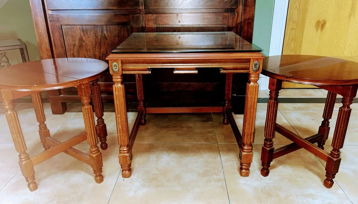 Vintage nest of tables with glass top - Image 3