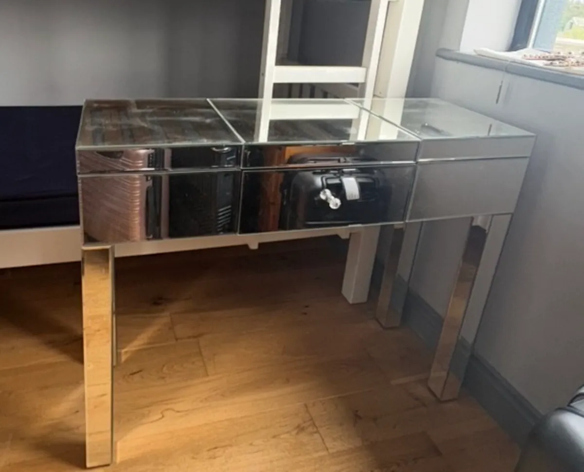 Mirrored dressing table - Image 2