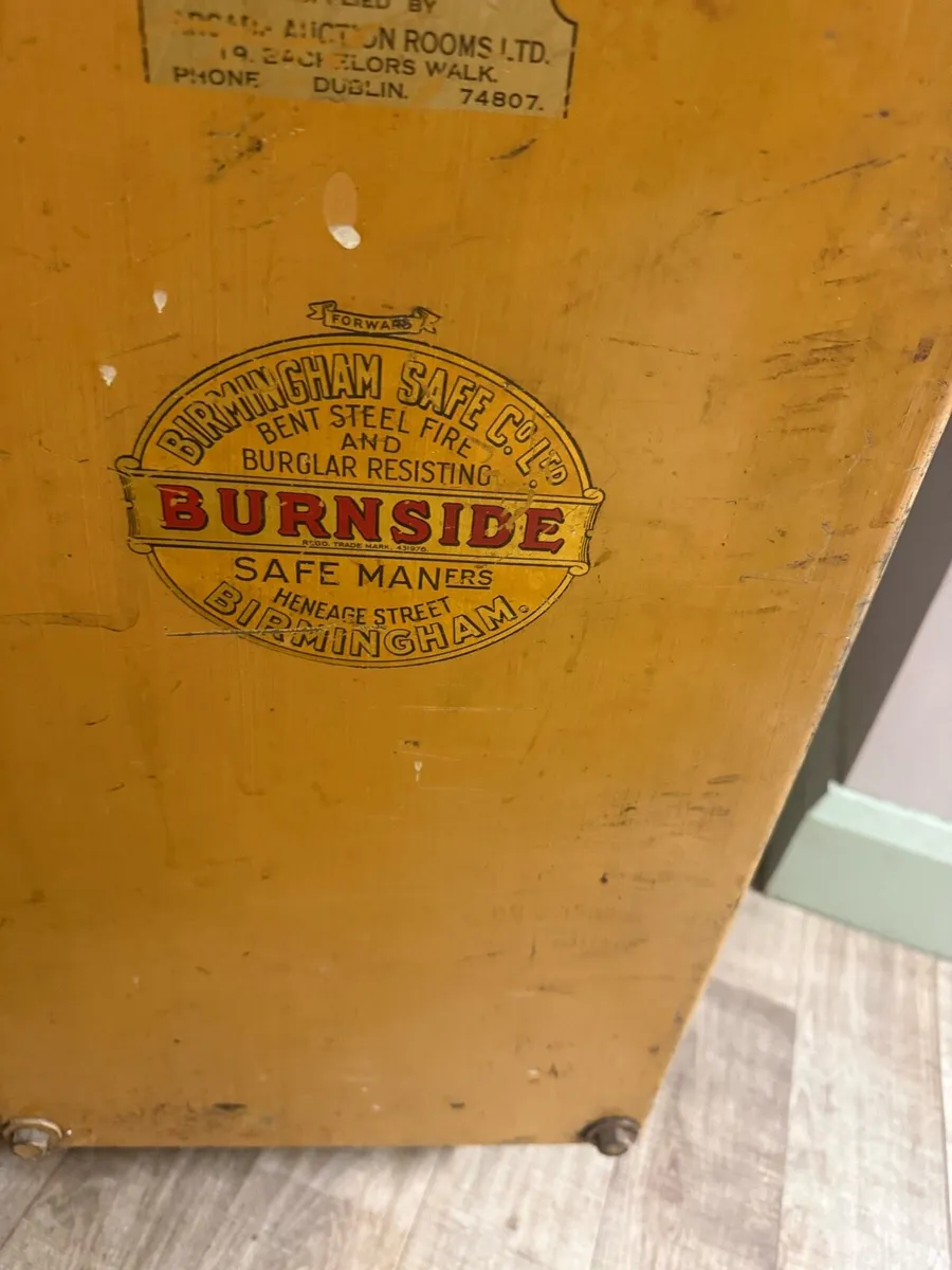 Antique safe - Image 1