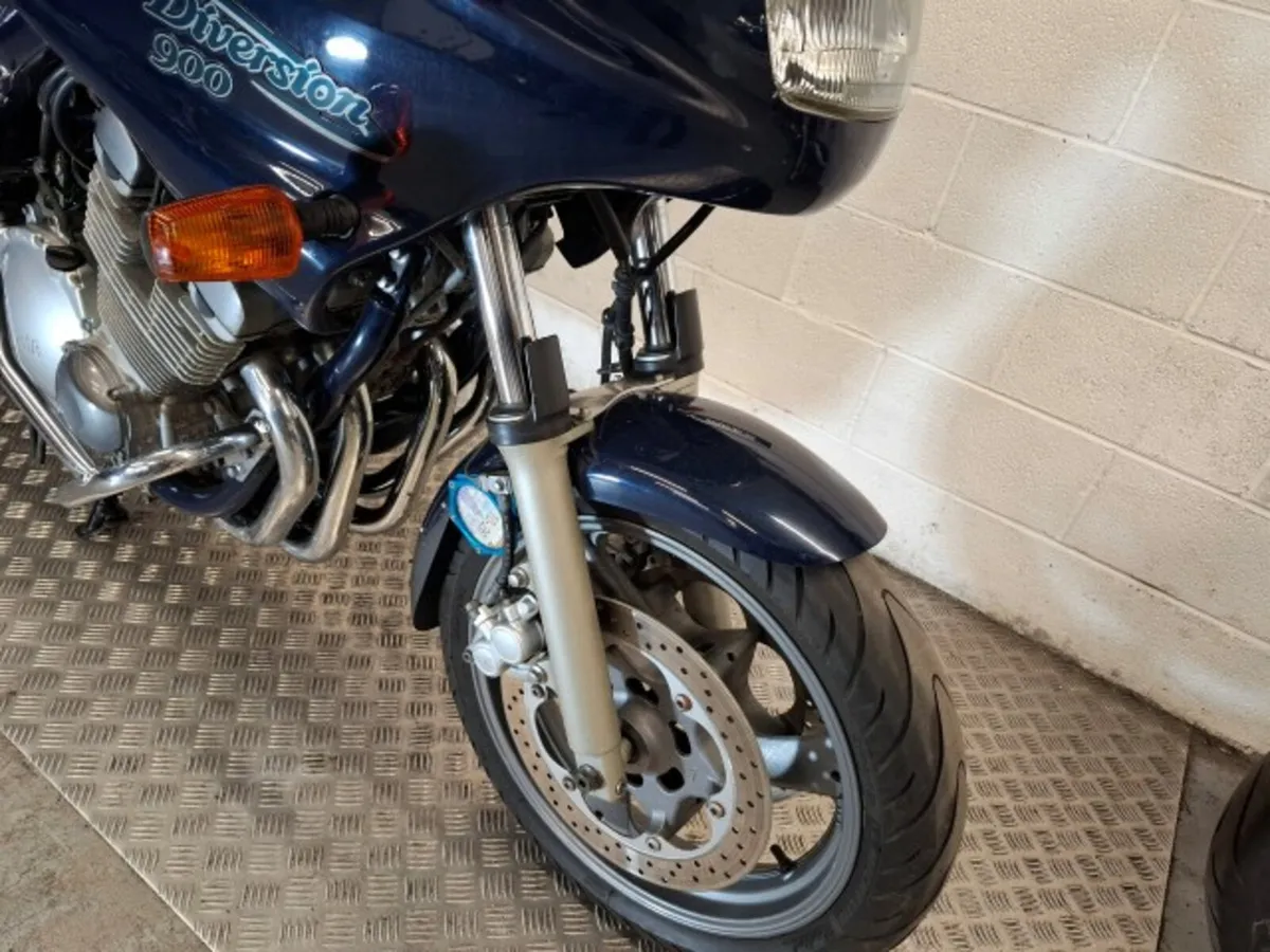 YAMAHA Diversion 900  2002 - Image 2