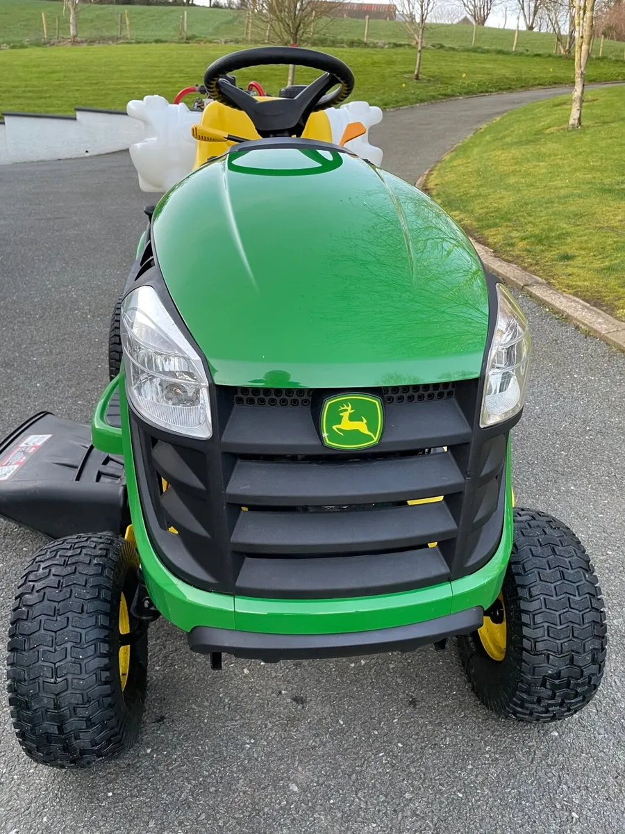 John Deere E100 Ride on Mower - Image 2