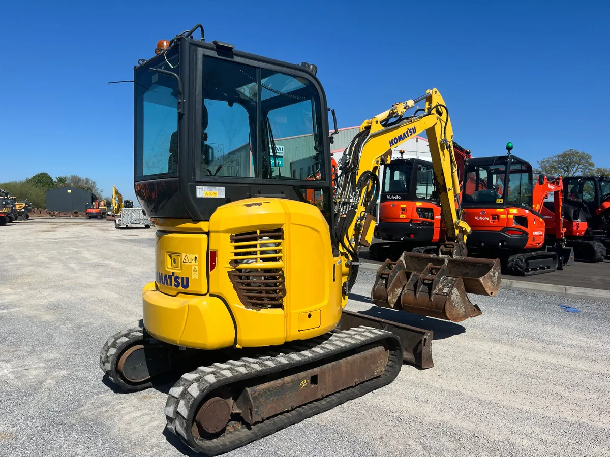 Komatsu PC26MR-5 Mini Excavator - Image 4