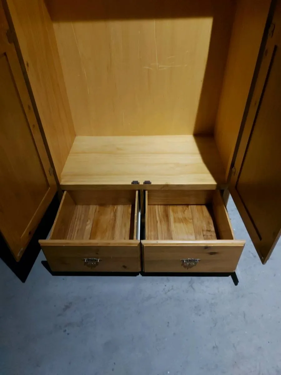 Wardrobe - Image 3