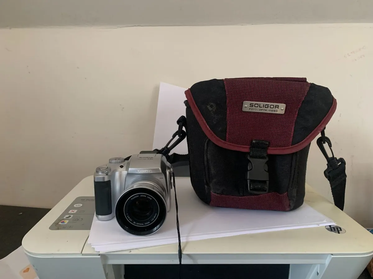 Fujifilm FinePix S304 Digital Camera + 64MB Memory - Image 3